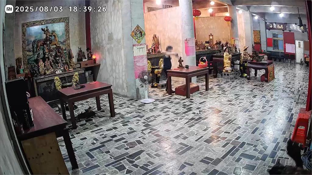 快新聞／女闖新北金山萬里兩廟搗亂　澆液體竊錢母燒金紙被逮