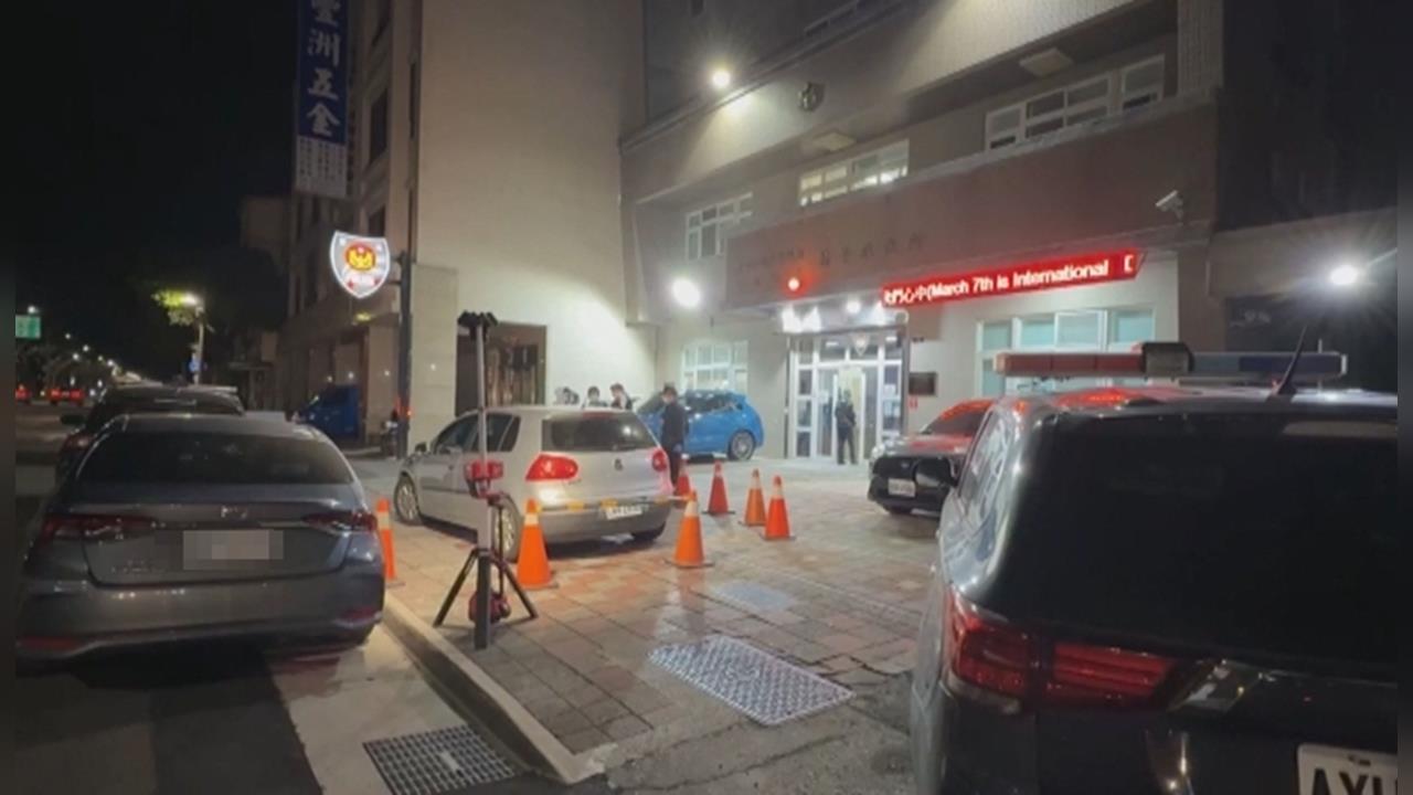 持刀猛刺42歲女友「不送醫」 62歲嫌赴警局喊「我殺人了」