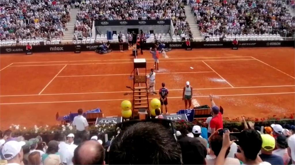 激進環保人士入侵球場抗議缺水　羅馬網球大師賽被迫暫停球員無奈