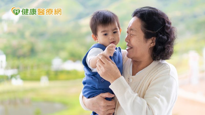 被孫子撞到才發現乳癌!56歲婦人靠「2治療方式」輕鬆對抗病魔
