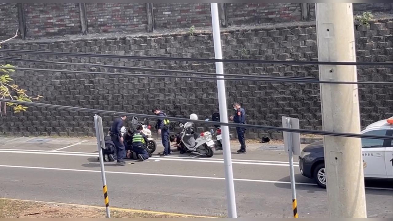 倒臥機車遭盤查!毒嫌心虛欲落跑 還咬傷兩員警