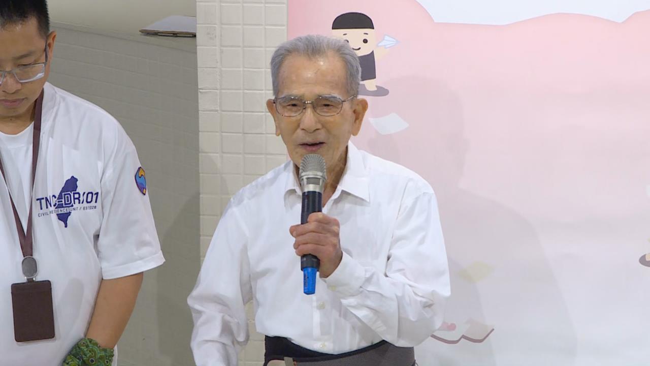 快新聞／大罷免一週年了！91歲淡水阿公「親曝感人故事」：希望台灣更加進步