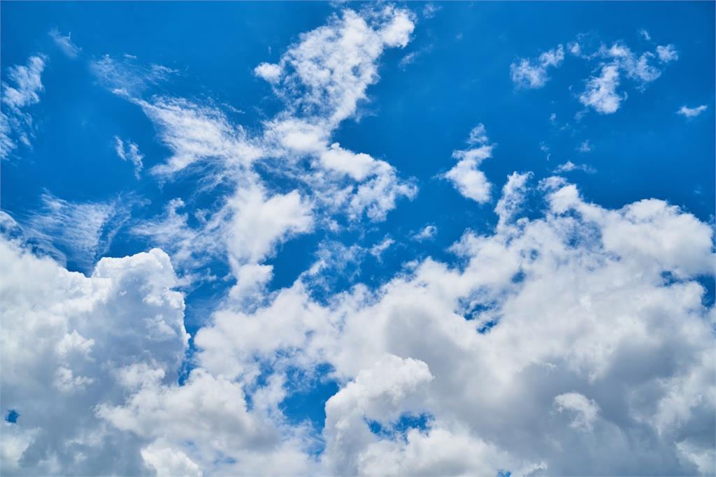 太陽只露臉2天！週末再迎東北季風　全台「兩地區」防雨彈轟炸