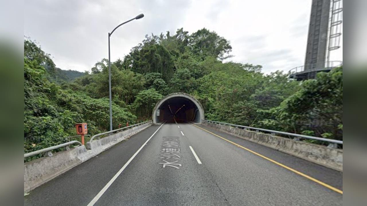 快新聞/被通緝還敢亂開車?下場慘了 國6埔里隧道內遭攔截逮捕