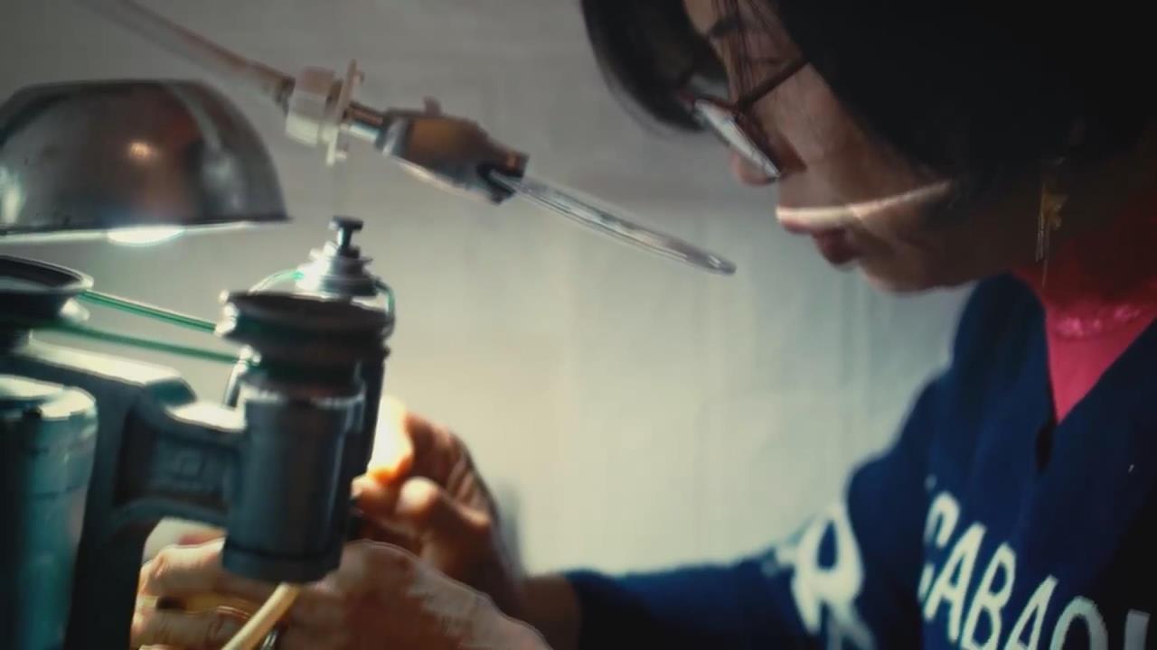 探訪將失傳的手工印章師傅　她揭手工刻印的用意與獨特