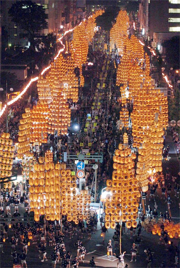 日本夏日祭典接力登場 東京煙火大會、澀谷盆舞節、秋田竿燈祭 人聲鼎沸