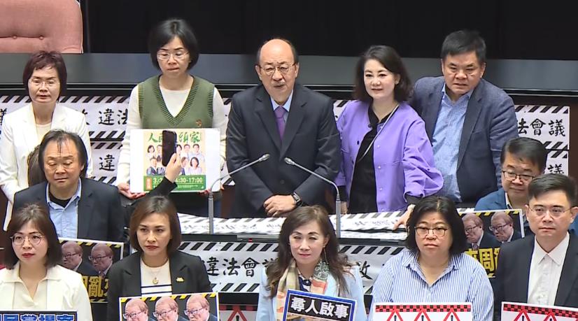 快新聞／傅崐萁放話「全武行是選項」　柯建銘嗆來單挑：雙手讓你、拿拐杖跟你打！