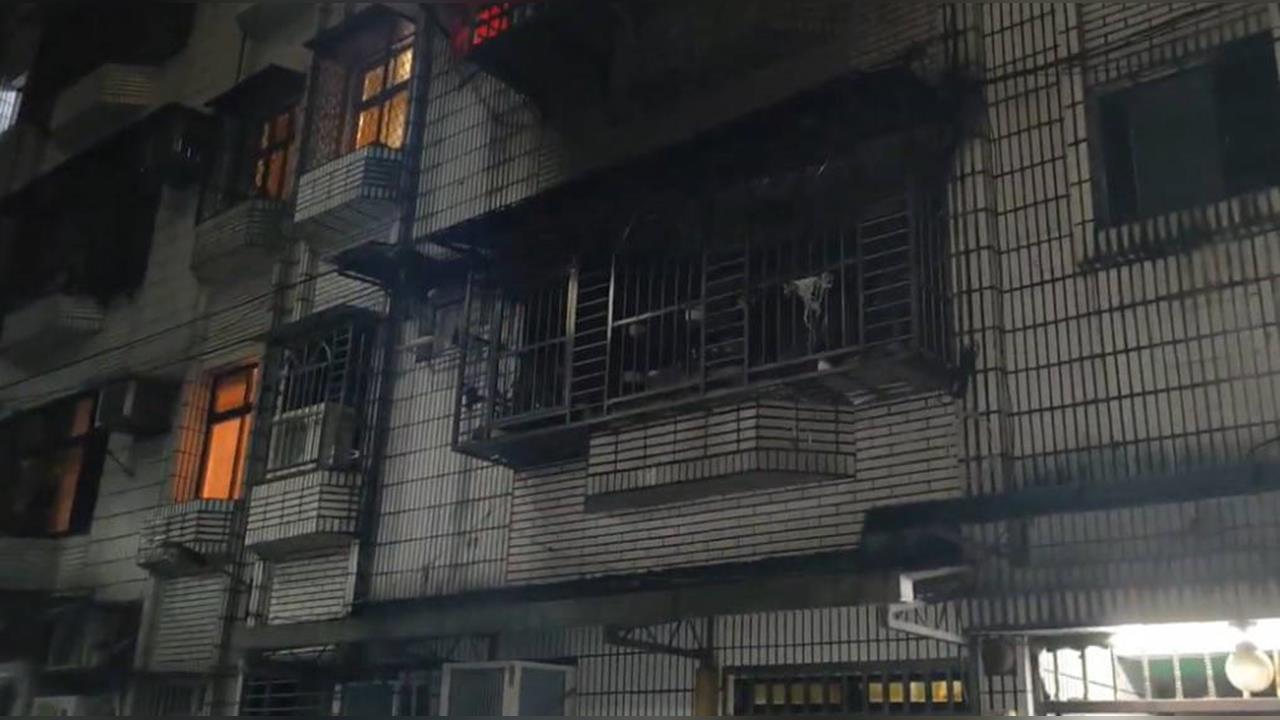 快新聞／中和公寓凌晨驚傳火警！22人驚險逃生　1人命危送醫搶救