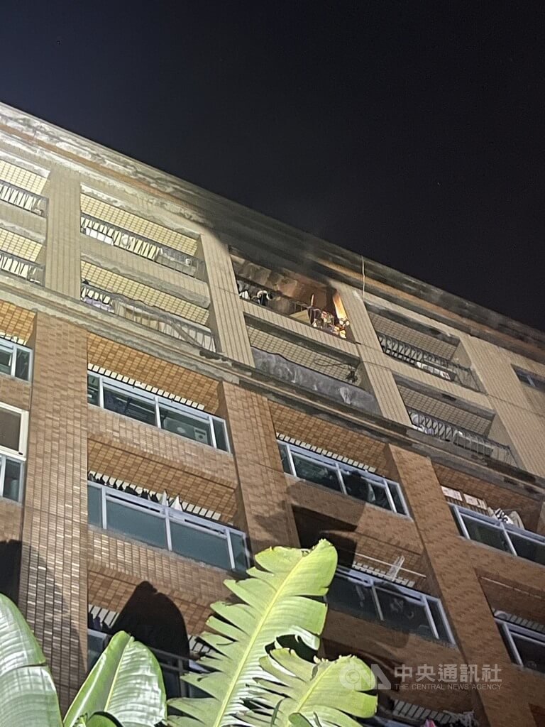 台中社區大樓火災　消防撲滅火勢發現陽台1死者