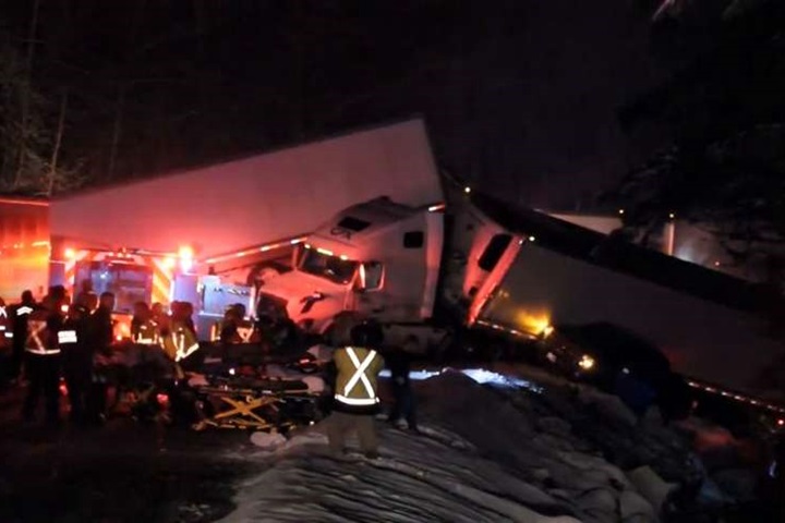 汽車.卡車.巴士連環撞 加拿大車禍29傷