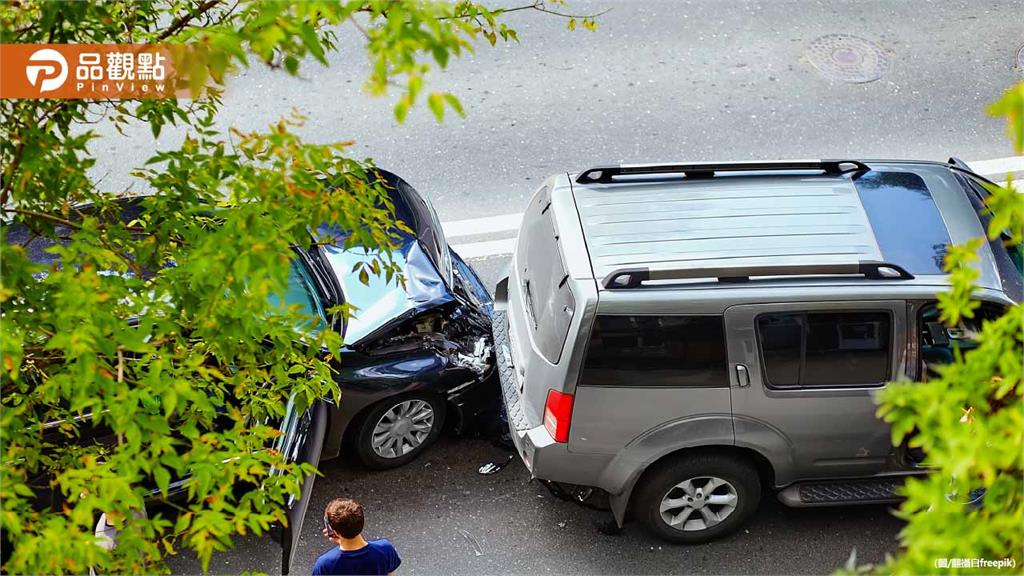 跨線逆撞賓士GT跑車賠慘了　光修車期間代步費就判賠91萬