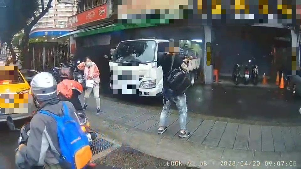 快新聞/新北17歲槍手當街連開51槍 律師曝幫派愛用青少年2原因:完美免洗筷