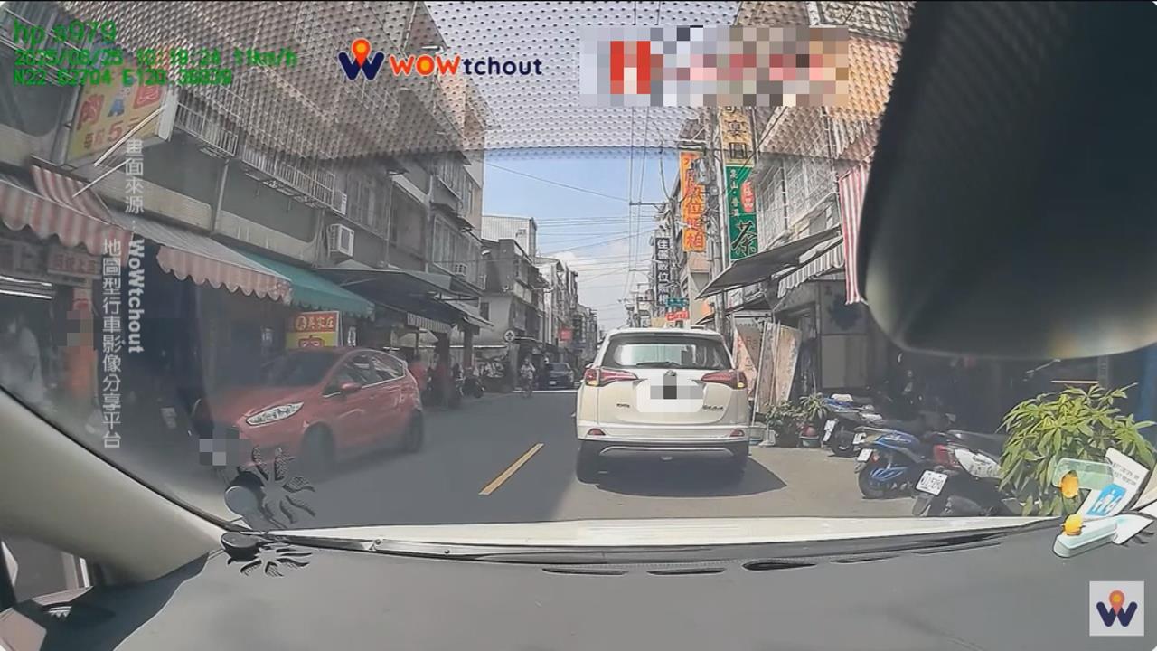 太好吃了！ 鳳山肉圓店人潮多 外帶民眾路邊違停也多
