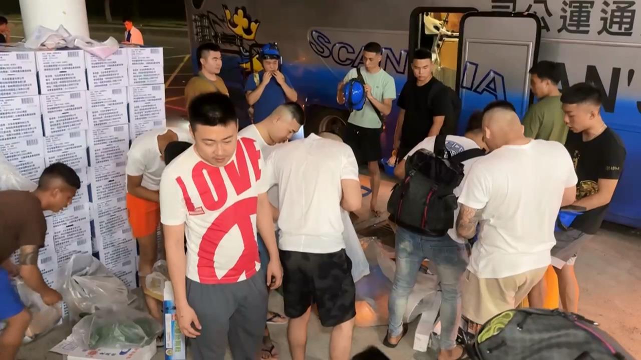 高雄「鏟子超人」助花蓮救災　近60人響應「包2台遊覽車」出發