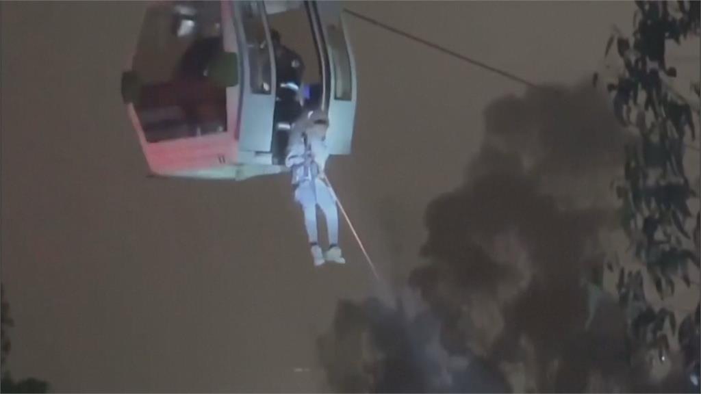 搭厄瓜多世界最高纜車衰遇故障　27人受困逾11小時
