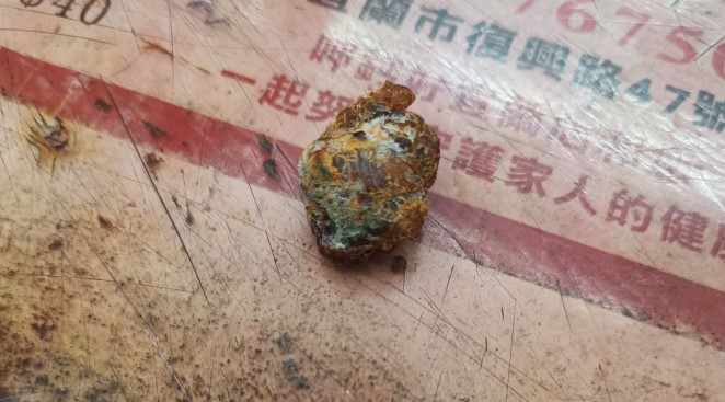 網購金門知名品牌牛肉乾　牛肉角整顆發霉「長滿菌絲」