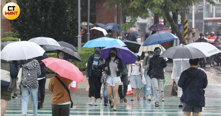 明入夜後變天！「北東濕到週五」降雨熱區出爐　下週又有東北季風接力
