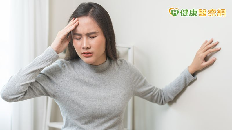 怎麼會突然天旋地轉?5大耳疾可致耳鳴暈眩 自我舒緩4招一次看!