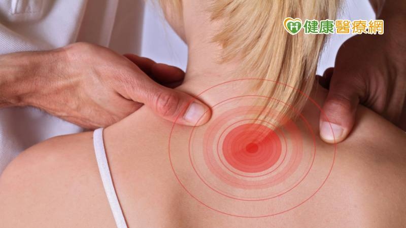 常做這3件事就能達到保健與養生！用梳子梳頭助長壽