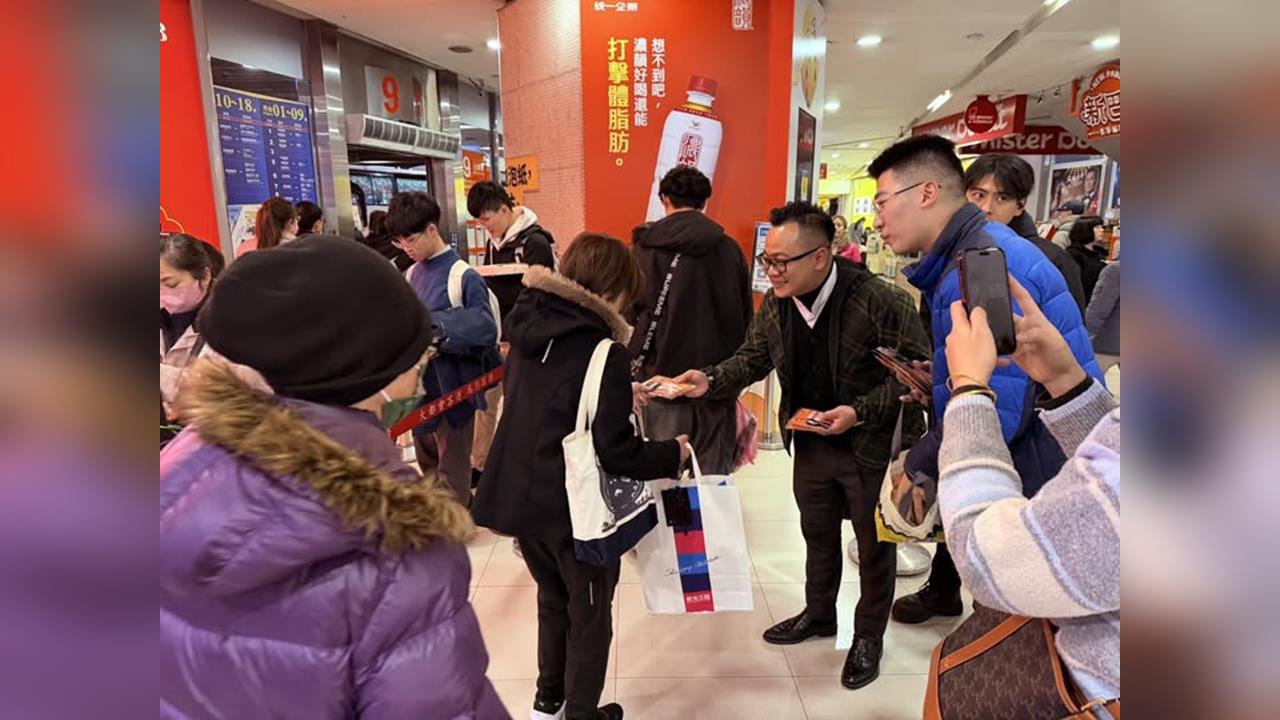 雙標？轉運站發暖暖包遭「嚴厲譴責」　童子瑋：因沒印國民黨徽？