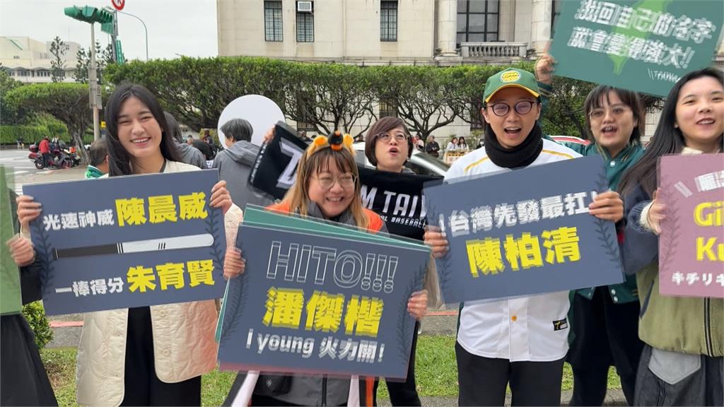 英雄大遊行擠爆！全場大唱「台灣尚勇」　啦啦隊凱蒂狂掉淚「邊跳邊哭」