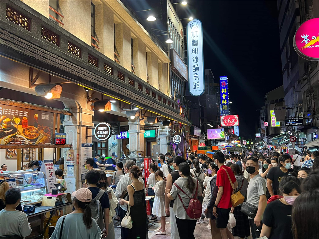 一隻蟑螂引爆的信任考驗：從林聰明沙鍋魚頭事件看餐飲業食安風險管理