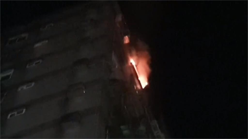 基隆深夜大樓火警　疏散上千名民眾幸無人傷亡