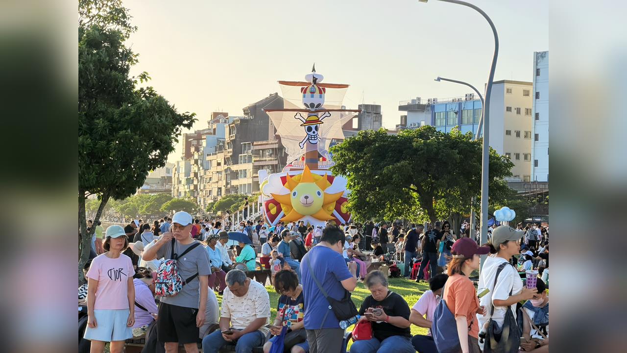 快新聞／免錢快衝！淡水驚見「千陽號與超大魯夫」　這天前不去就看不到了