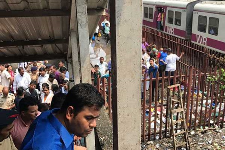 印度孟買車站發生踩踏意外 至少15死30傷