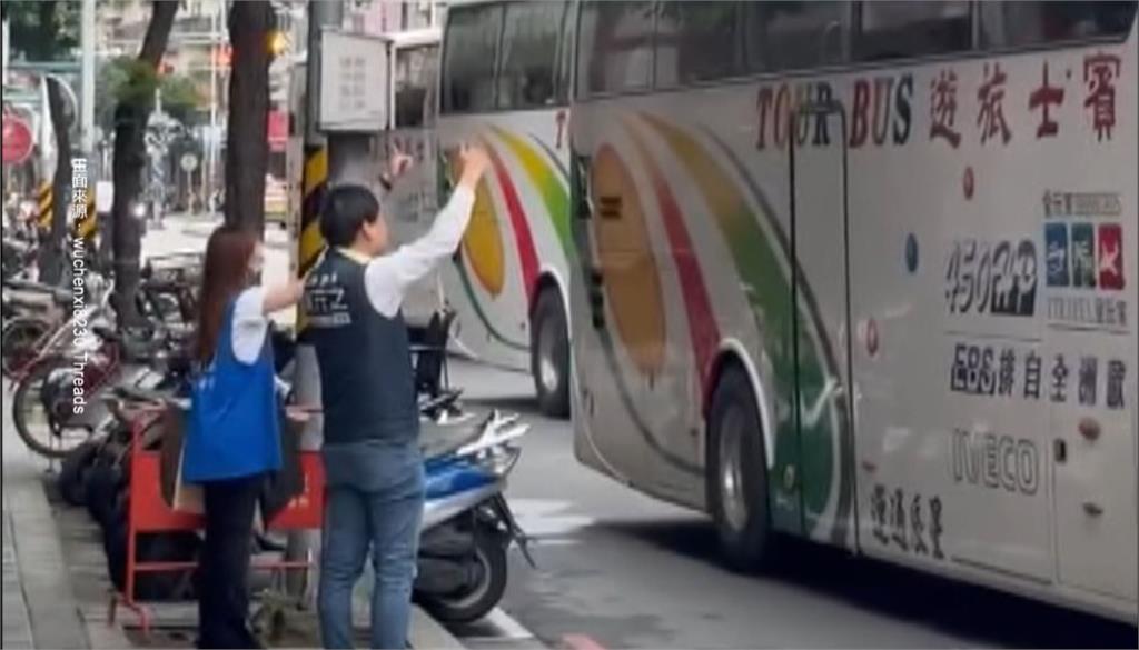 葉元之面對罷免「刷存在」　現身里民出遊活動送車疑遲到耽擱行程？