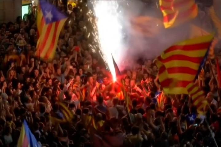 加泰隆尼亞宣布獨立 西班牙啟動接管 年底將自治選舉