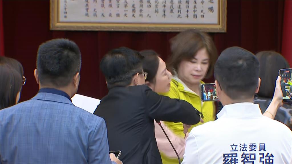 財政委員會開會確認議事錄　綠營轟「程序審查違法」再爆衝突