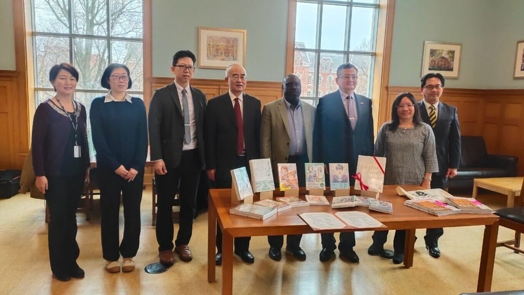 國家圖書館贈書俄亥俄大學　芭蕉的芽等12台漫入列