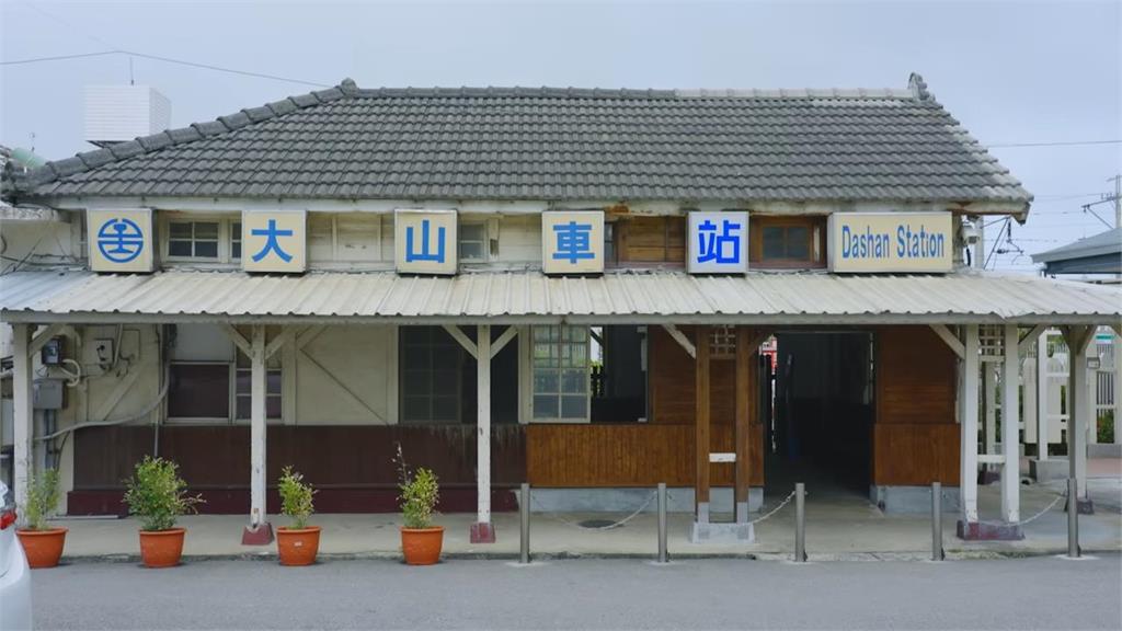 冷門車站不冷門！網紅探訪苗栗百年木造車站　當地人自豪娛樂設施多