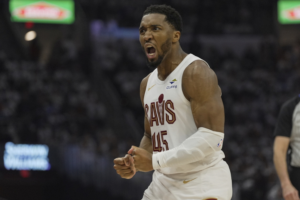 NBA(影)／騎士後衛雙星聯手攻下57分！板凳暴徒第4節爆發　騎士第一戰大勝熱火