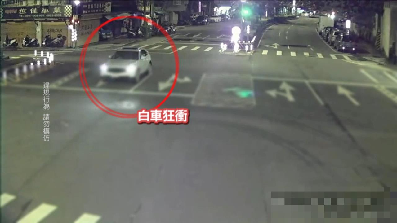 板橋追到萬華！扣牌車拒檢狂飆　闖機車道.開上人行道