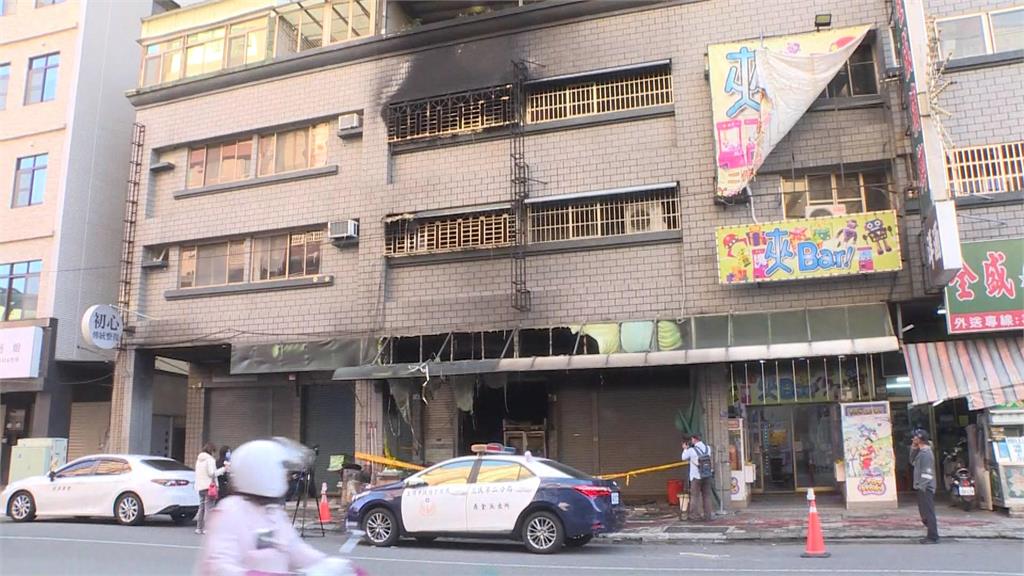 高雄三民區民宅奪命惡火4死　「陽台設鐵窗」還有鐵鍊難逃生