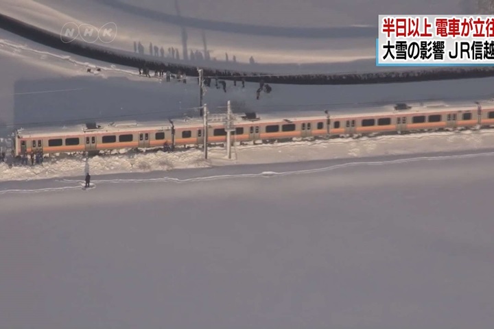 日本最強寒流狂襲 JR列車困大雪12小時