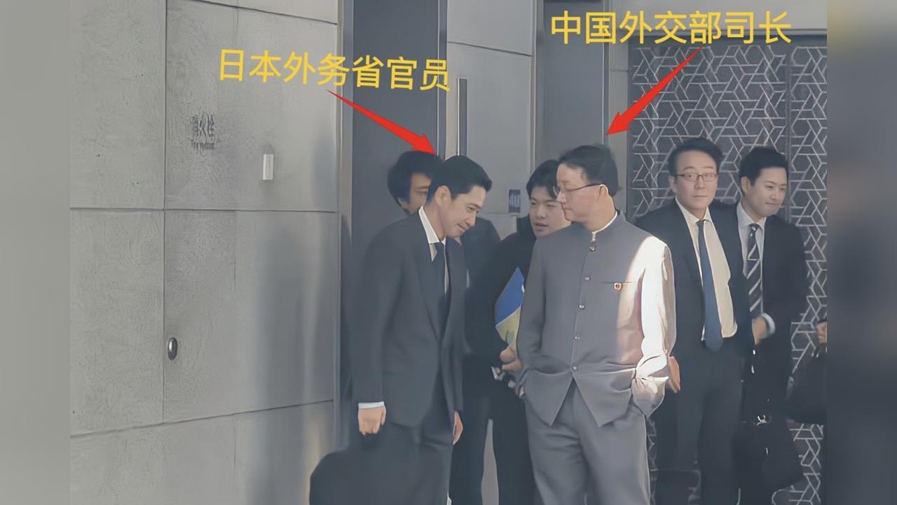 快新聞/精神勝利?中國PO外交官「雙手插口袋」照 日媒體人:掩飾心虛