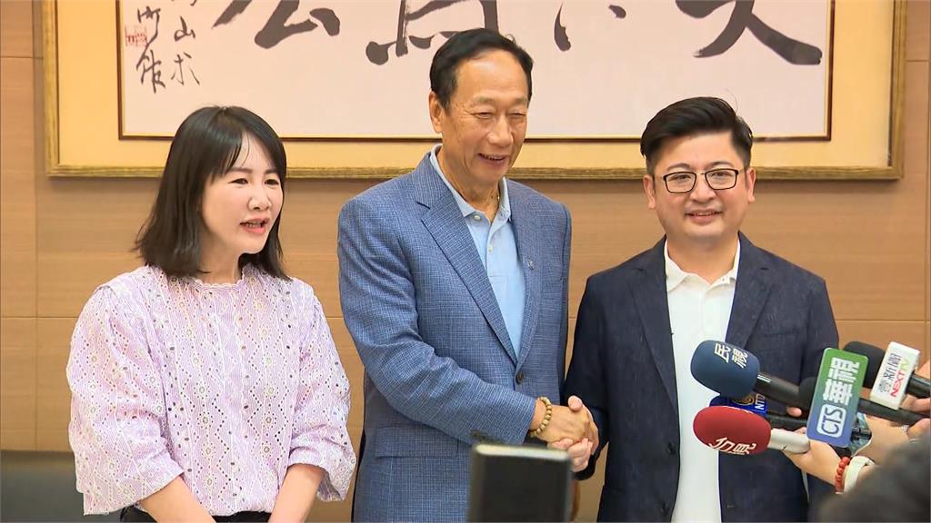 家族內鬥？彰化議長謝典林怨「鬥輸姊姊謝衣鳳」傳為縣長大位急關臉書