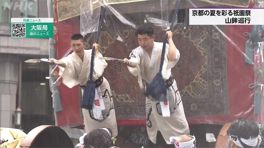 京都祇園祭雨中登場！　中西日本連日大雨不減民眾興致
