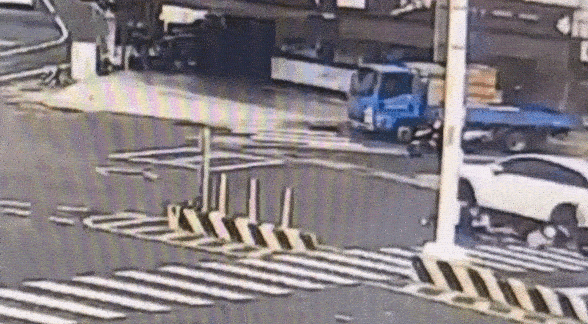 快新聞/超衰!3騎士等紅燈慘遭撞飛 警察一驗下場慘了...駕駛竟毒駕