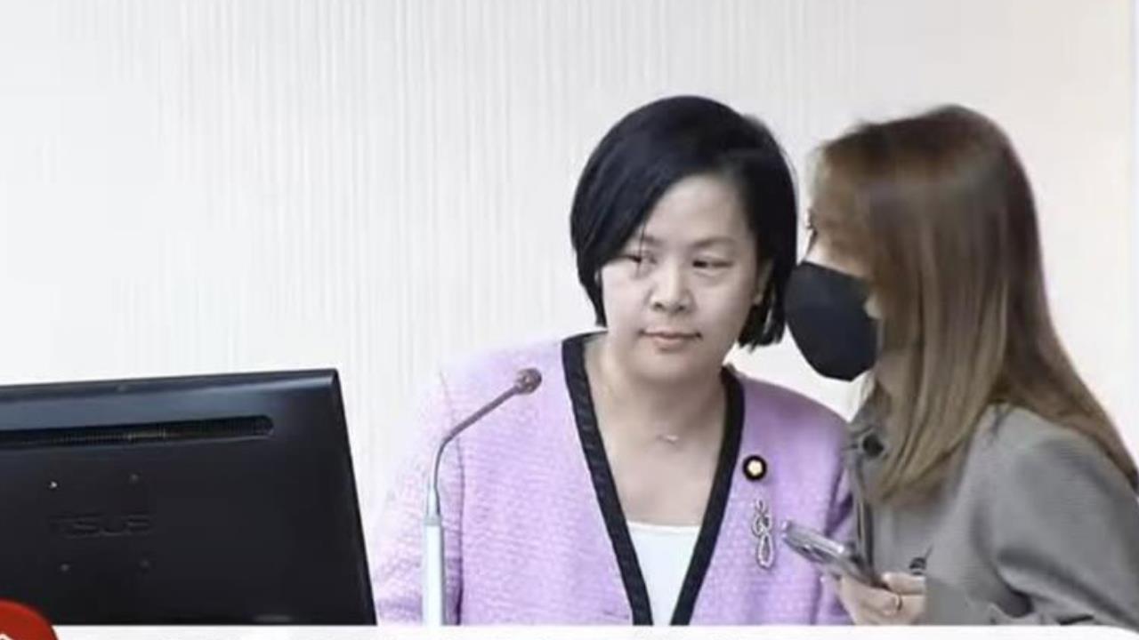 陳智菡「上台急咬耳朵」救援李貞秀！卓冠廷嚇傻「毫無下限」：哪來的勇氣？