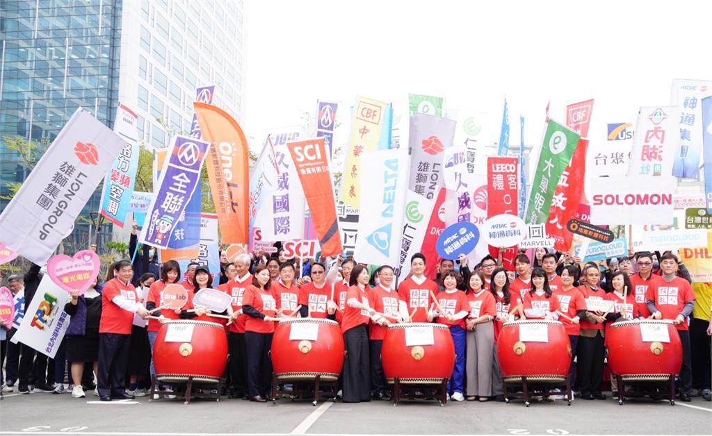 快新聞／捐血活動同框「零互動」　高嘉瑜批李彥秀「當包租婆還炒房獲利」