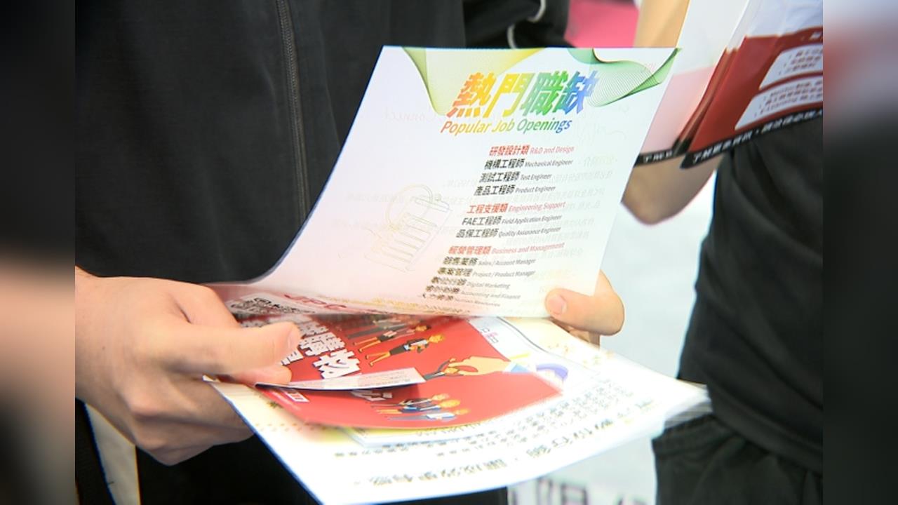 丟AI寫履歷沒檢查！他收面試通知驚見「被升級成另一個人」：像詐騙集團