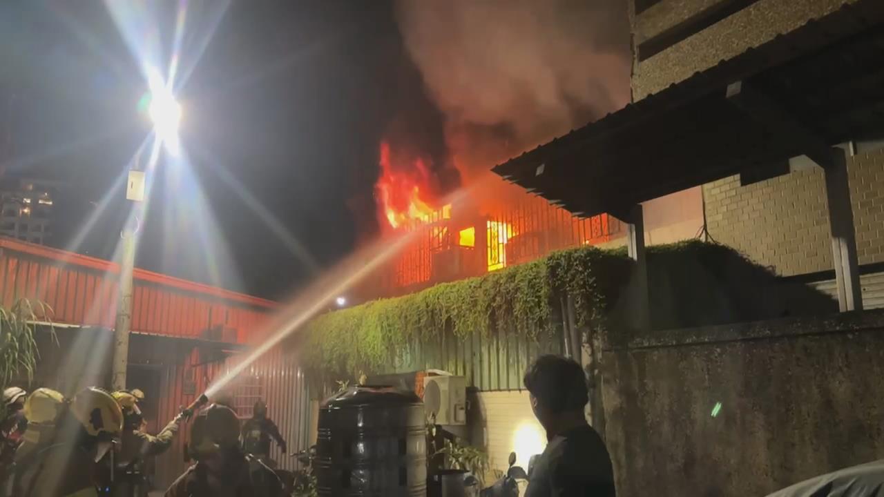 台南中西區公寓大火　2樓婦人喪命、6住戶躲陽台獲救