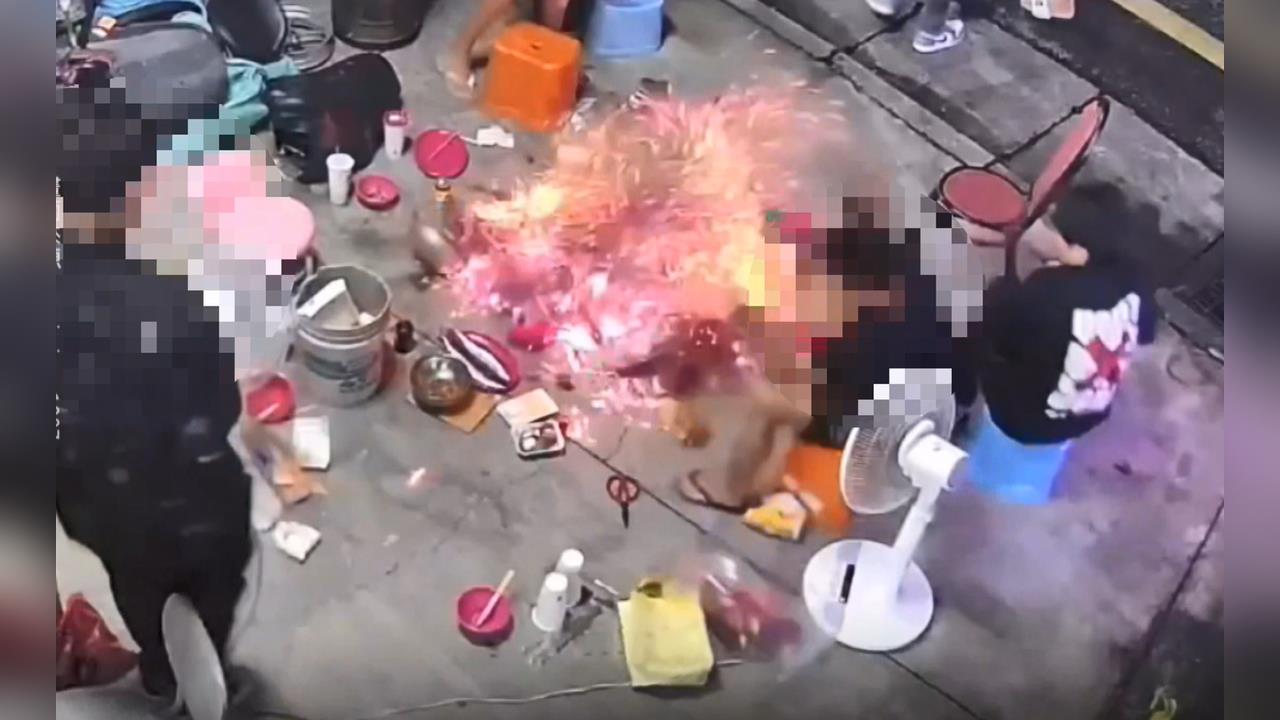 中秋烤肉驚魂! "水泥地上設烤爐"突爆炸噴火花