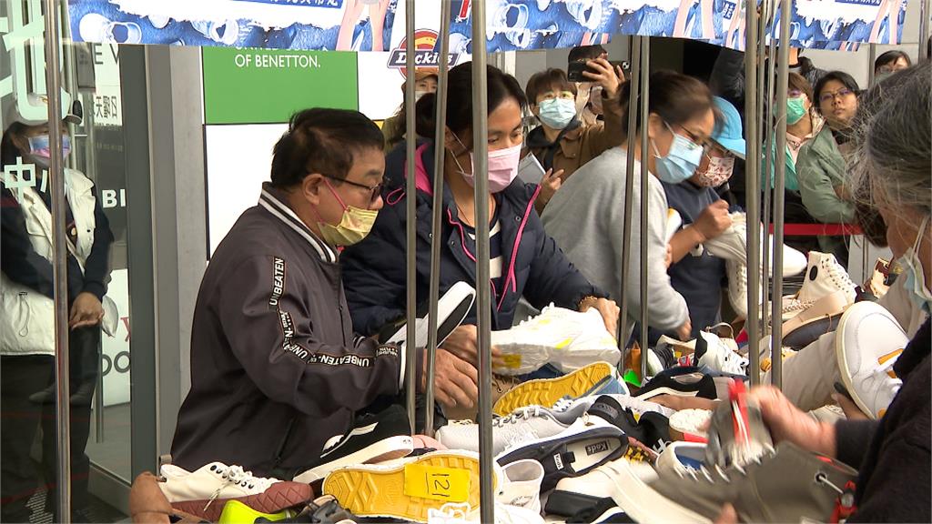 台中OUTLET辦「NG鞋配對挑戰賽」　免費名牌鞋帶回家