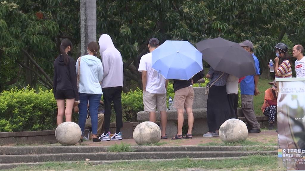 你唱歌我打賞！賞金阿伯出沒公園引人潮　紅包最少200元以上最高一天發上萬元
