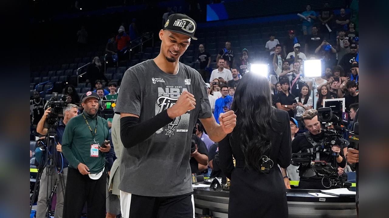 NBA(影)/作法也沒用!怎麼守馬刺外星人「斑馬」?尼克主帥幽默笑說:只能祈禱嘍